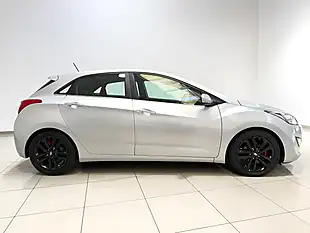 Used 2017 Hyundai I30 Premium Silver - Interior and Exterior details 9