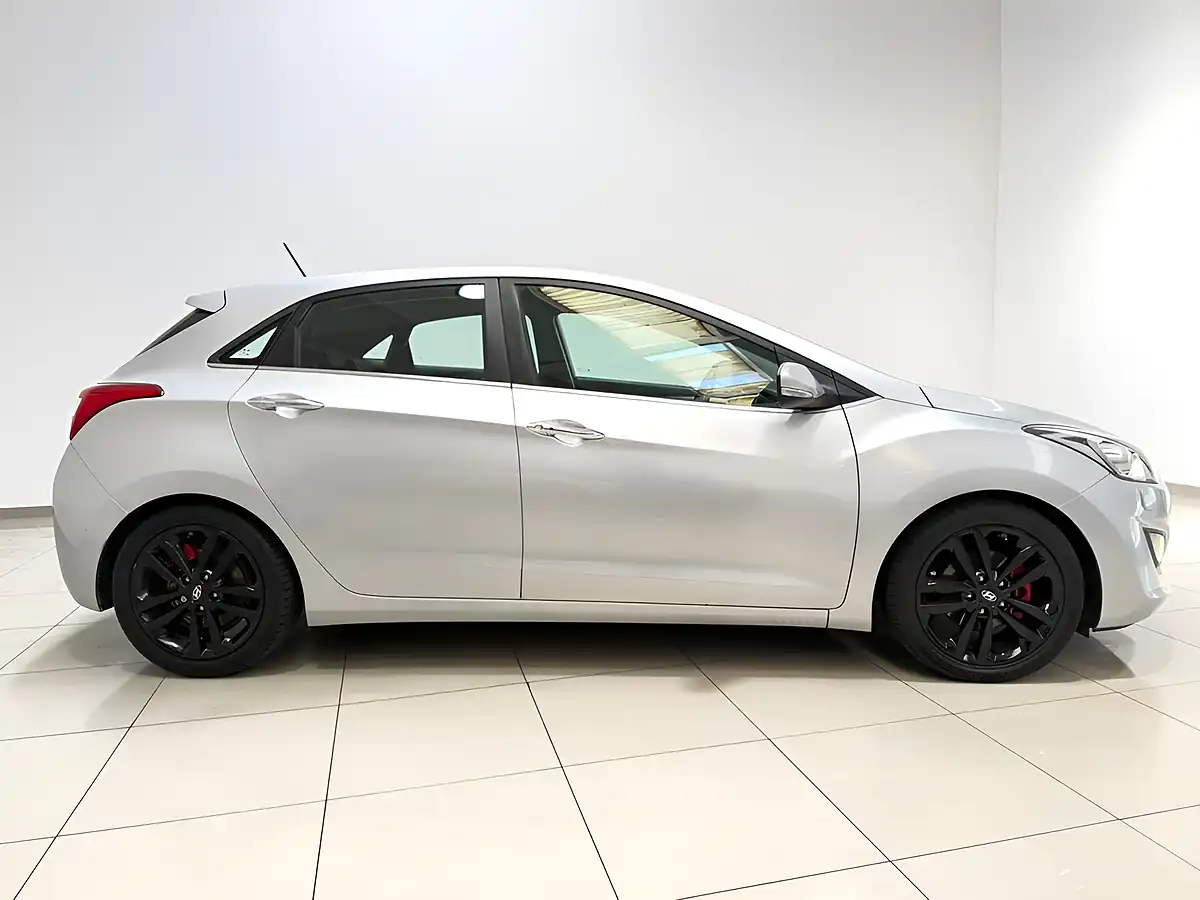 Used 2017 Hyundai I30 Premium Silver - Interior and Exterior details 9