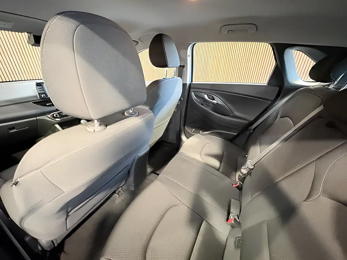 Used 2017 Hyundai i30 Se Nav Blue - Interior and Exterior details 16