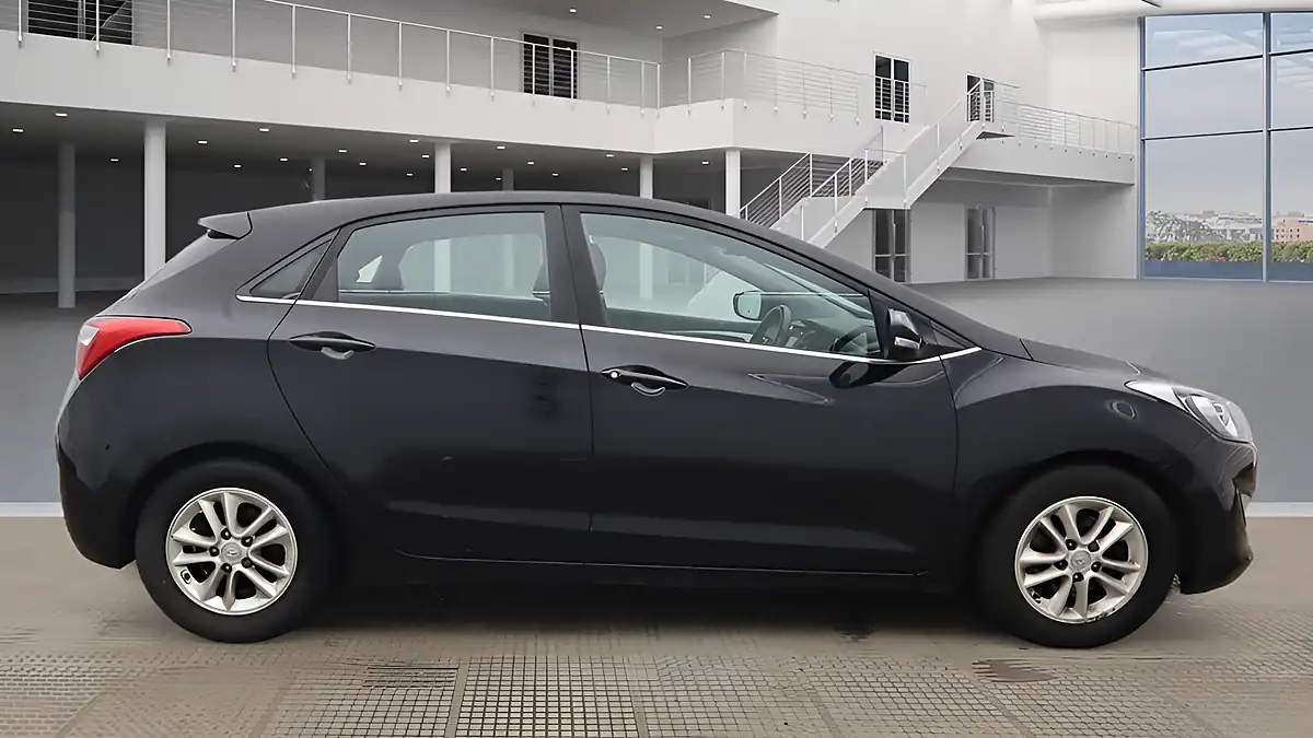 Used 2017 Hyundai i30 Se Nav Phantom Black - Interior and Exterior details 5