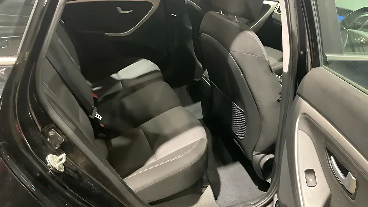 Used 2017 Hyundai i30 Se Nav Phantom Black - Interior and Exterior details 8