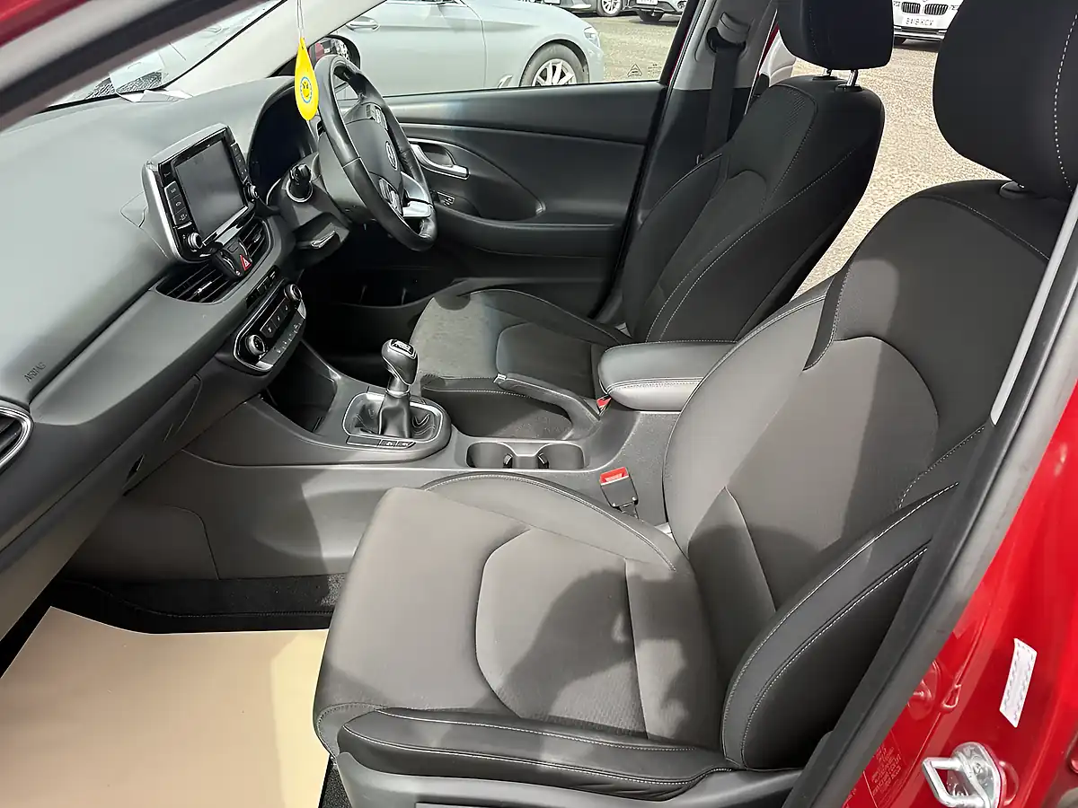 Used 2017 Hyundai i30 Se Nav Red - Interior and Exterior details 11
