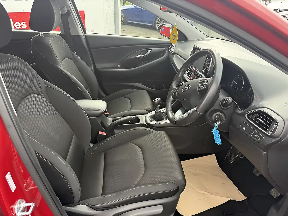 Used 2017 Hyundai i30 Se Nav Red - Interior and Exterior details 12