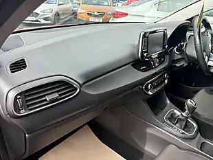 Used 2017 Hyundai i30 Se Nav Red - Interior and Exterior details 13