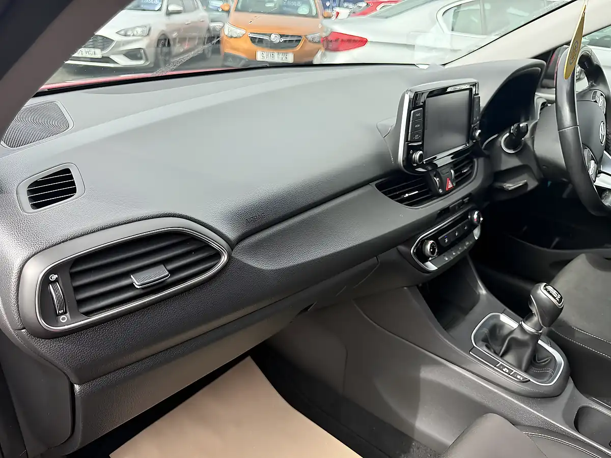 Used 2017 Hyundai i30 Se Nav Red - Interior and Exterior details 13