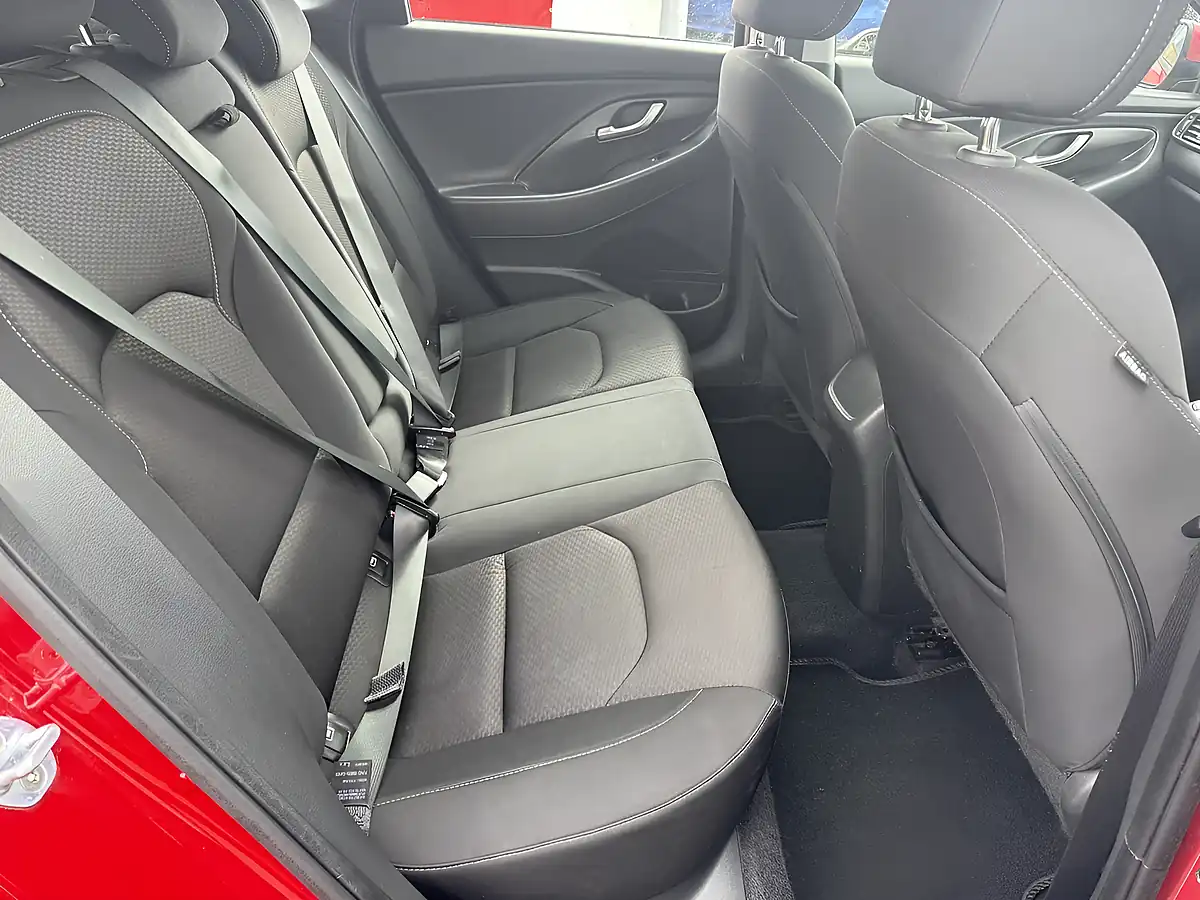Used 2017 Hyundai i30 Se Nav Red - Interior and Exterior details 15