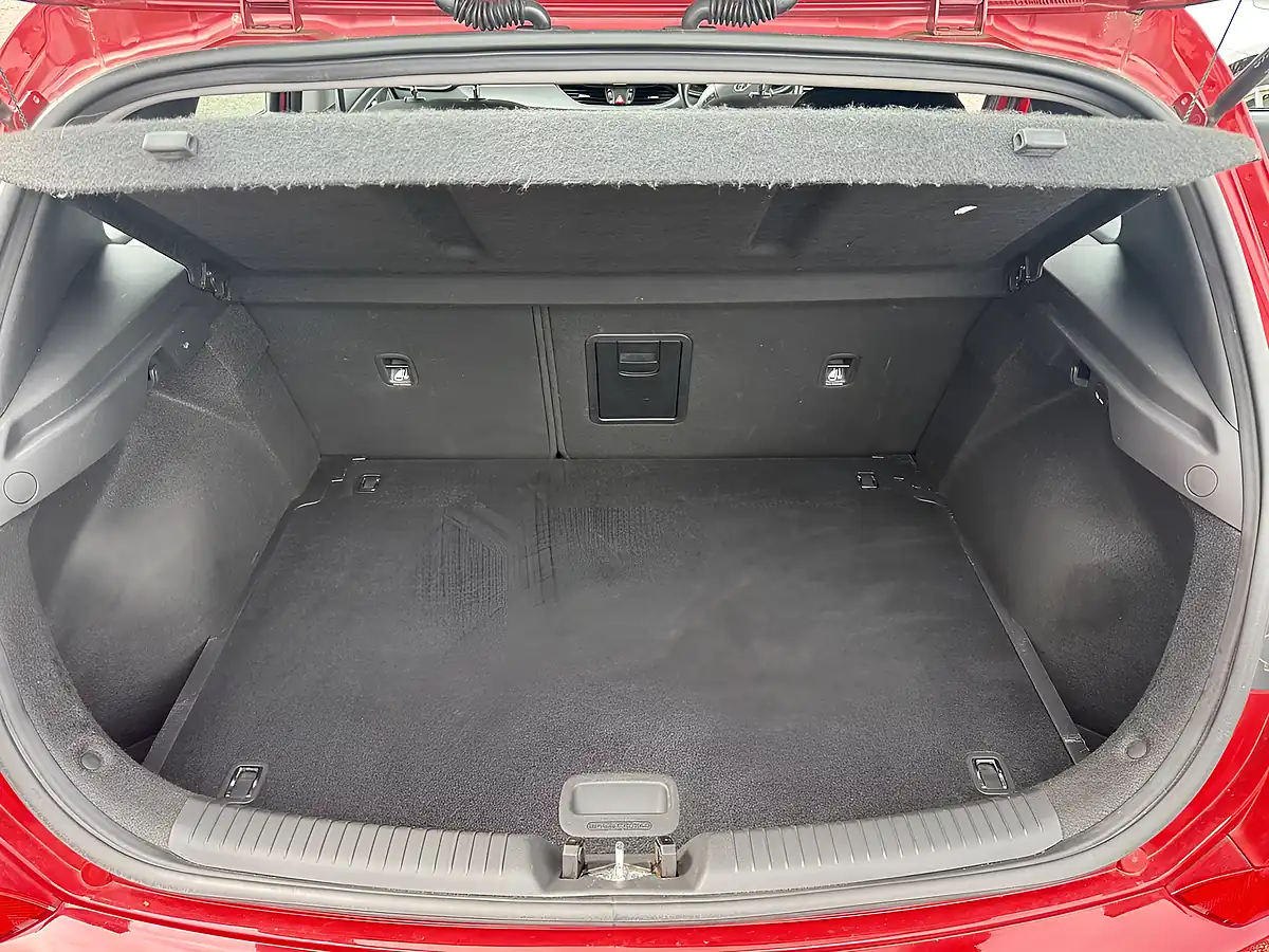 Used 2017 Hyundai i30 Se Nav Red - Interior and Exterior details 17