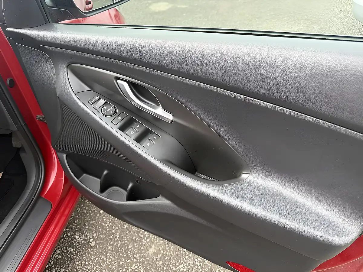 Used 2017 Hyundai i30 Se Nav Red - Interior and Exterior details 20