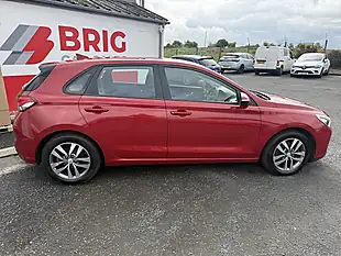 Used 2017 Hyundai i30 Se Nav Red - Interior and Exterior details 3