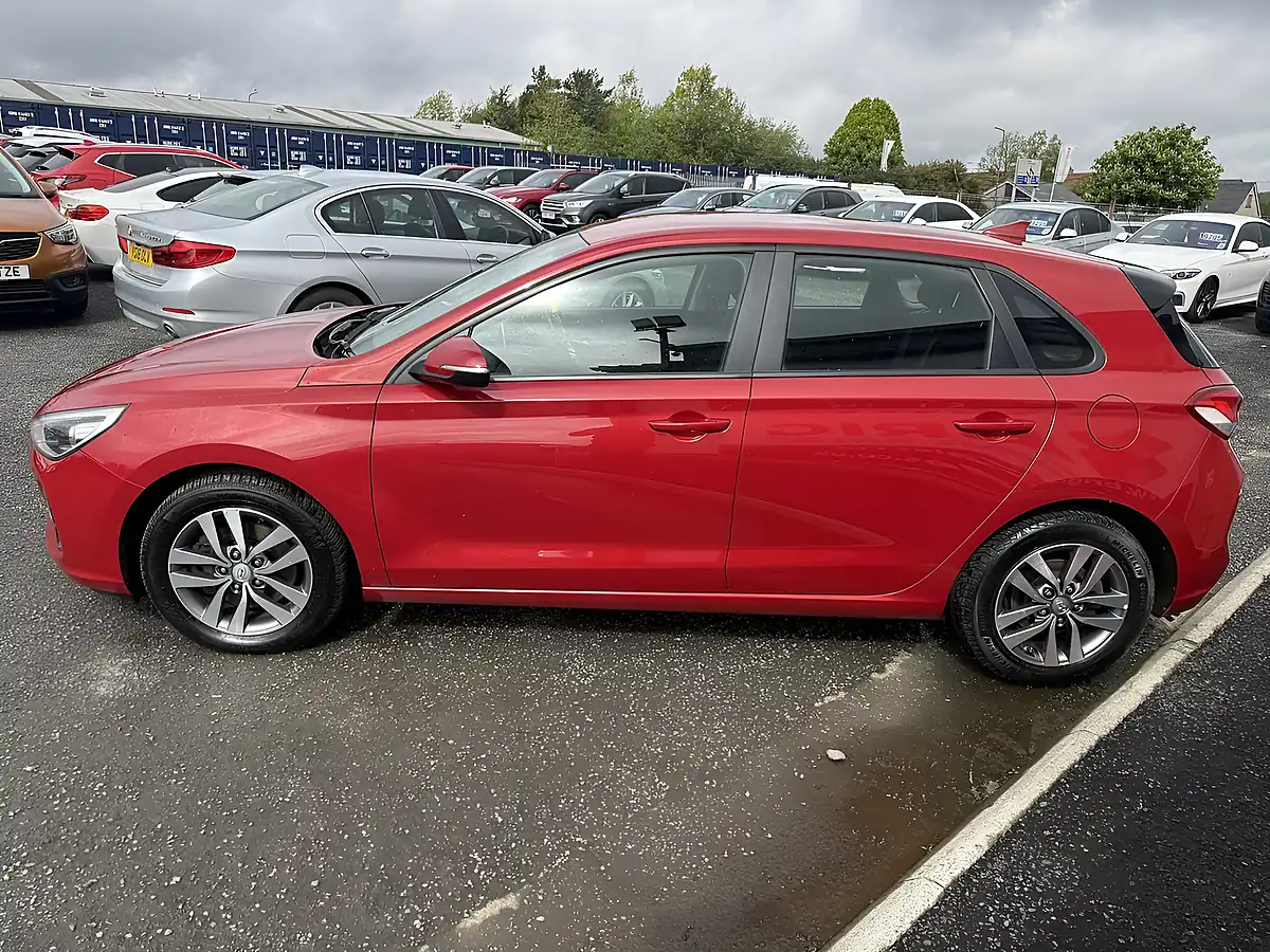 Used 2017 Hyundai i30 Se Nav Red - Interior and Exterior details 8