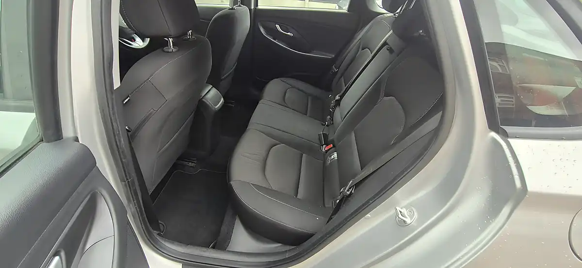 Used 2017 Hyundai I30 Se Nav Silver - Interior and Exterior details 17