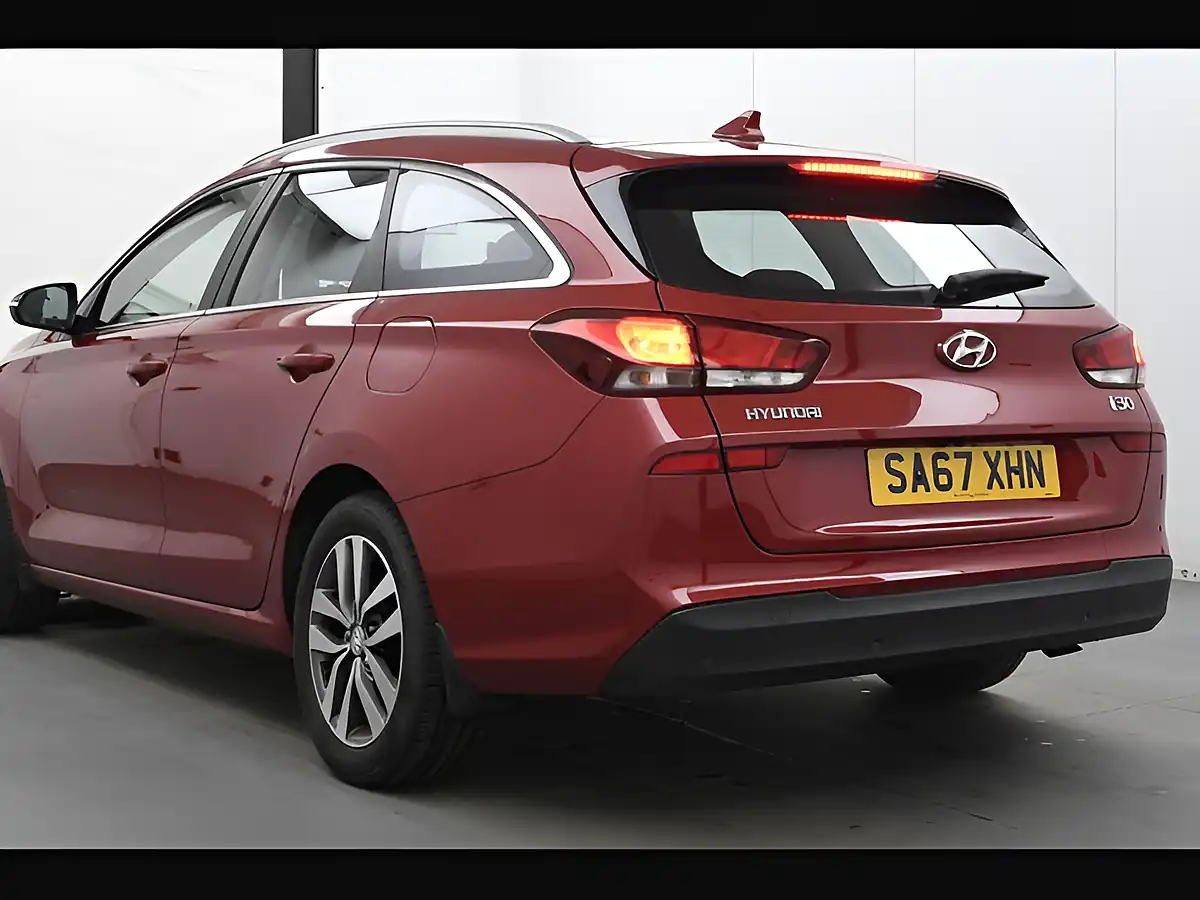 Used 2017 Hyundai i30 Se Nav Tourer Red - Interior and Exterior details 12