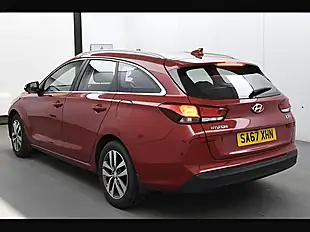 Used 2017 Hyundai i30 Se Nav Tourer Red - Interior and Exterior details 13