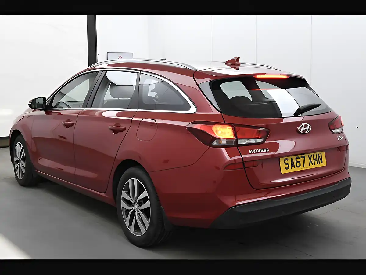 Used 2017 Hyundai i30 Se Nav Tourer Red - Interior and Exterior details 13