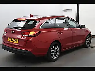 Used 2017 Hyundai i30 Se Nav Tourer Red - Interior and Exterior details 15