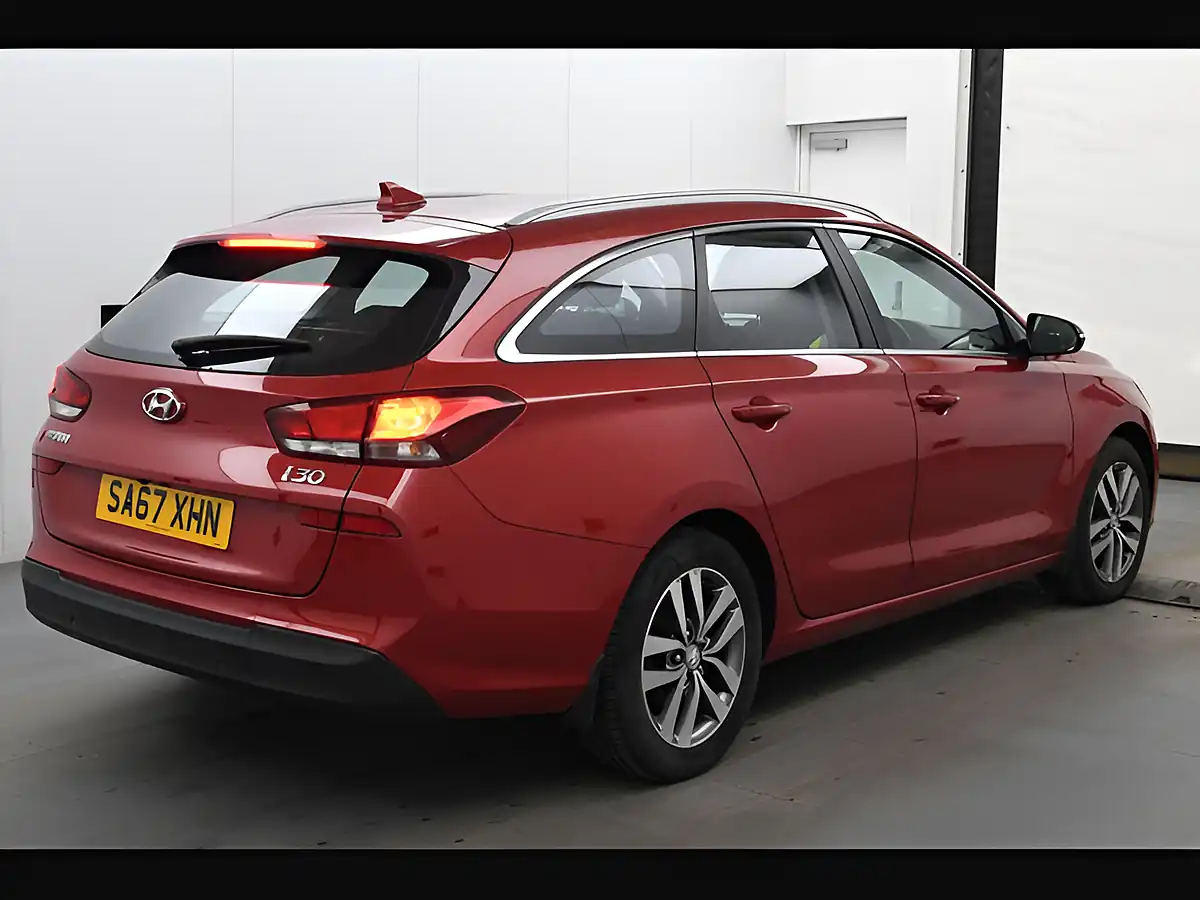 Used 2017 Hyundai i30 Se Nav Tourer Red - Interior and Exterior details 15