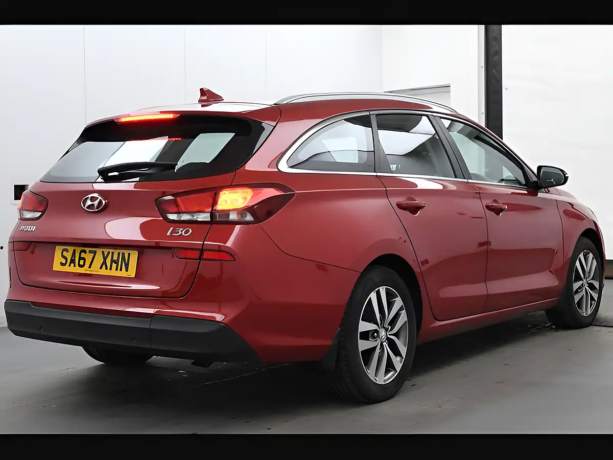 Used 2017 Hyundai i30 Se Nav Tourer Red - Interior and Exterior details 16