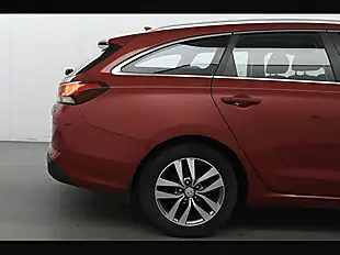 Used 2017 Hyundai i30 Se Nav Tourer Red - Interior and Exterior details 18