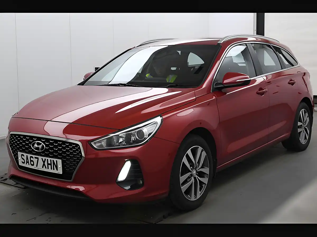 Used 2017 Hyundai i30 Se Nav Tourer Red - Interior and Exterior details 5