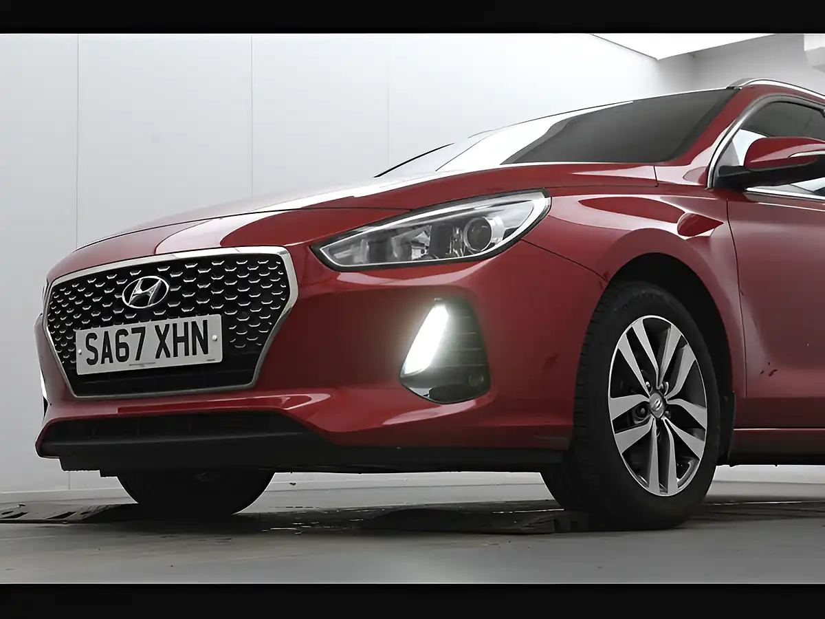 Used 2017 Hyundai i30 Se Nav Tourer Red - Interior and Exterior details 6