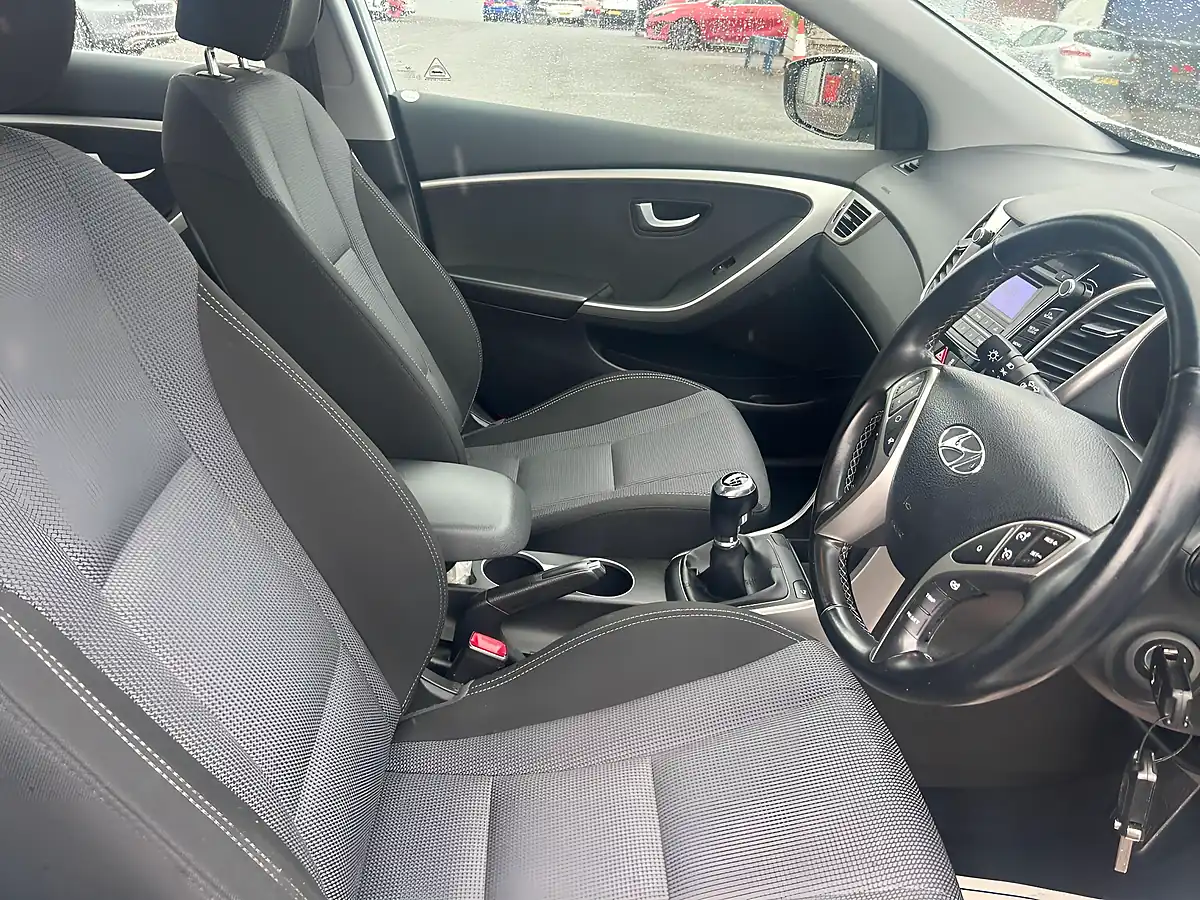 Used 2017 Hyundai I30 Se White - Interior and Exterior details 10