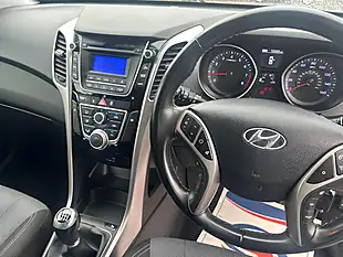 Used 2017 Hyundai I30 Se White - Interior and Exterior details 11
