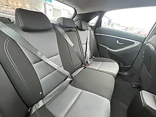 Used 2017 Hyundai I30 Se White - Interior and Exterior details 12