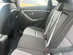 Used 2017 Hyundai I30 Se White - Interior and Exterior details 14
