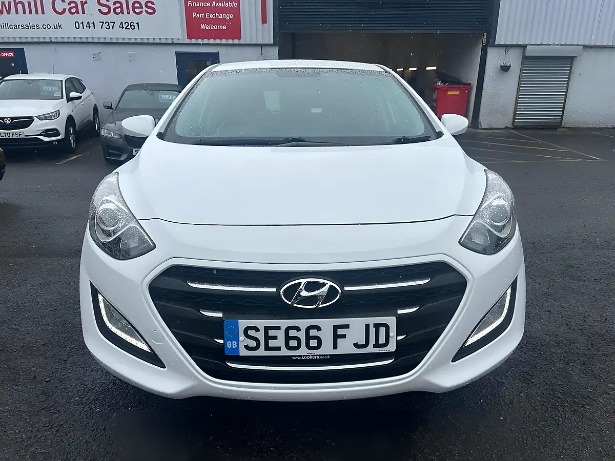 Used 2017 Hyundai I30 Se White - Interior and Exterior details 3
