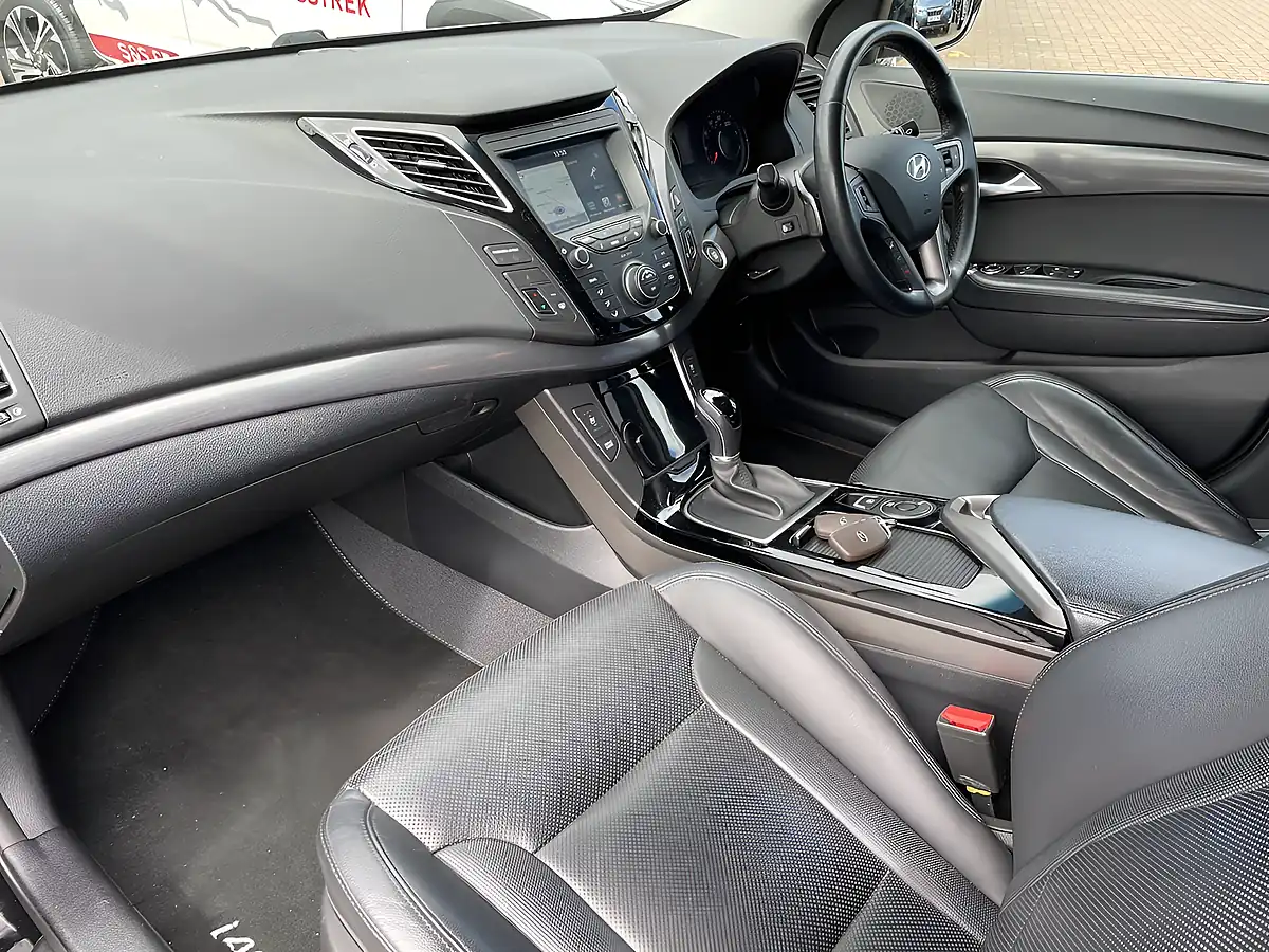Used 2017 Hyundai i40 Se Nav Business Phantom Black - Interior and Exterior details 10