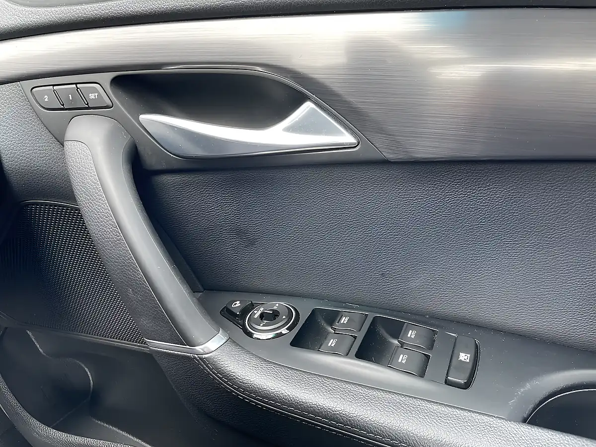 Used 2017 Hyundai i40 Se Nav Business Phantom Black - Interior and Exterior details 11