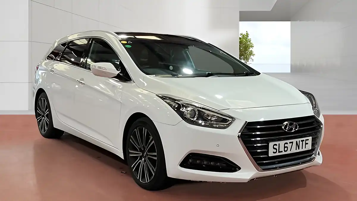 Used 2017 Hyundai I40 Tr Prem White - Interior and Exterior details 3