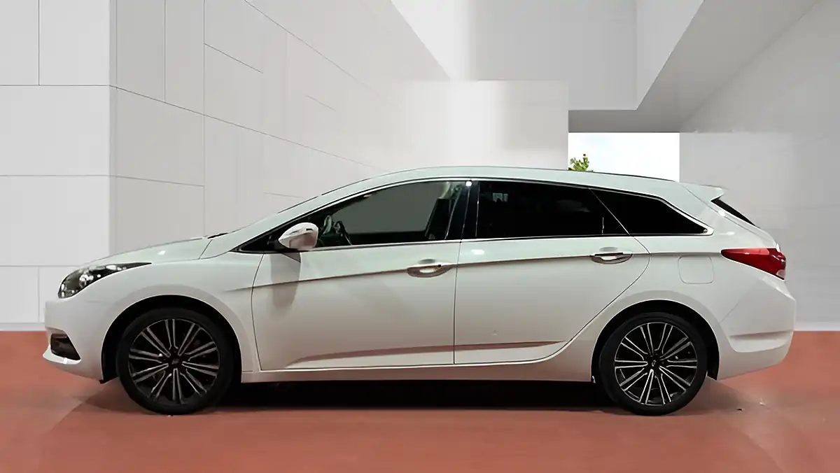 Used 2017 Hyundai I40 Tr Prem White - Interior and Exterior details 7