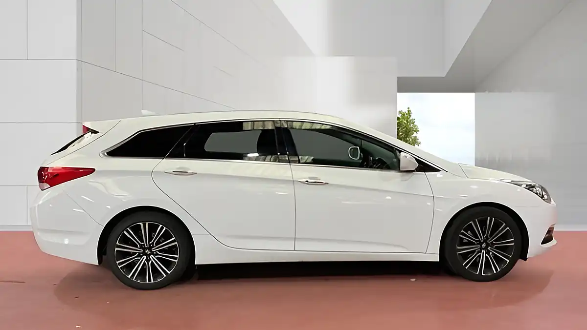 Used 2017 Hyundai I40 Tr Prem White - Interior and Exterior details 8