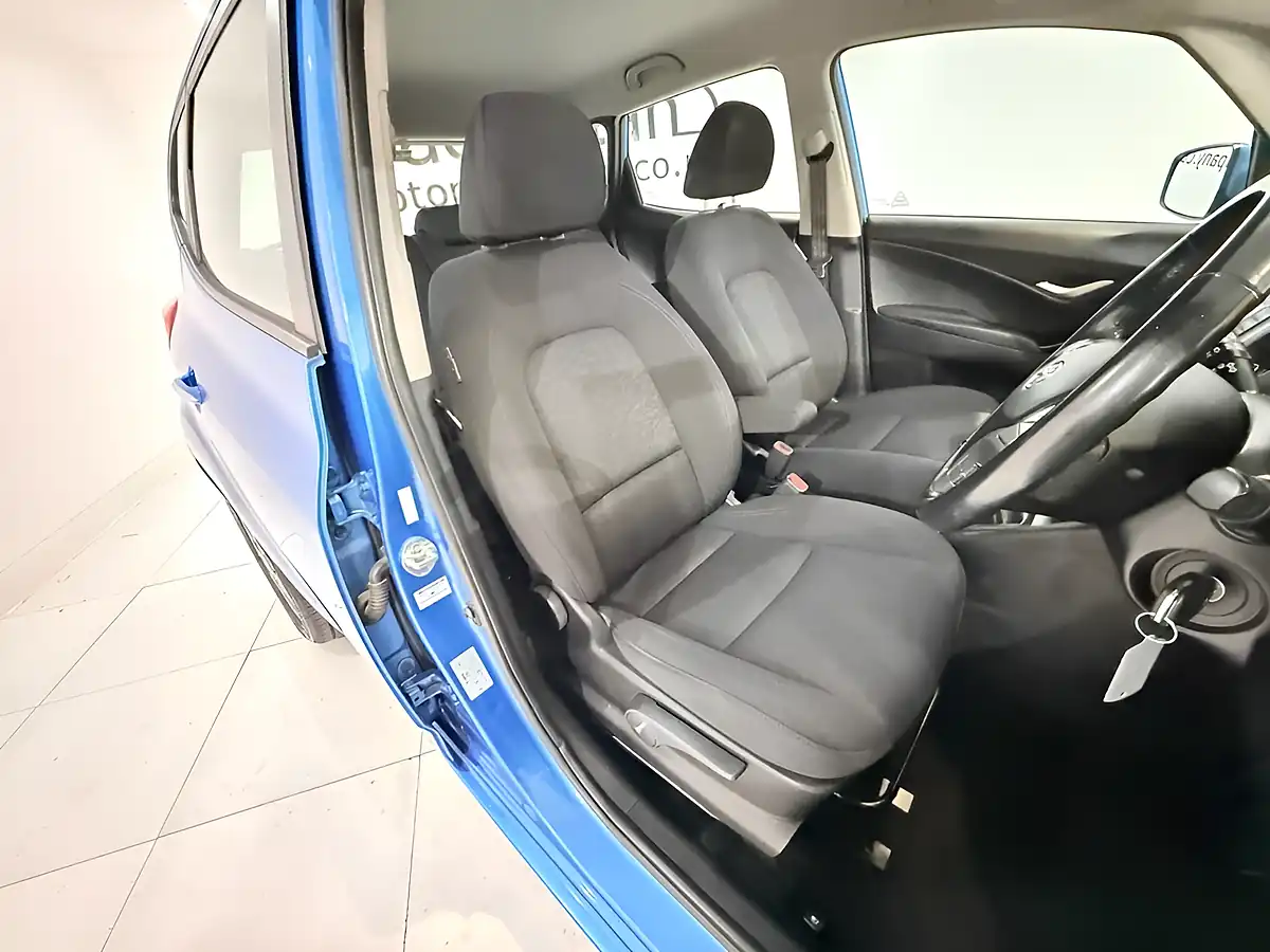 Used 2017 Hyundai Ix20 Se Blue - Interior and Exterior details 11