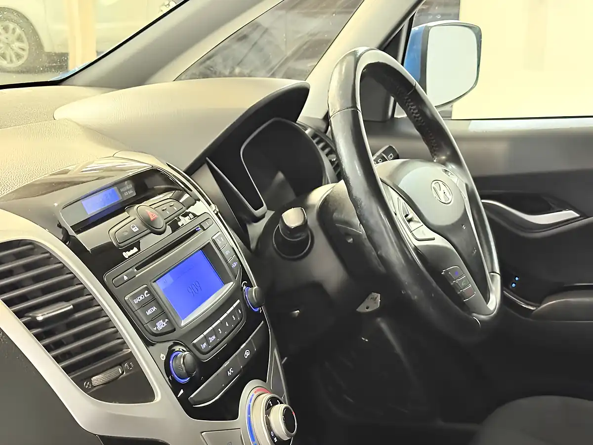 Used 2017 Hyundai Ix20 Se Blue - Interior and Exterior details 17