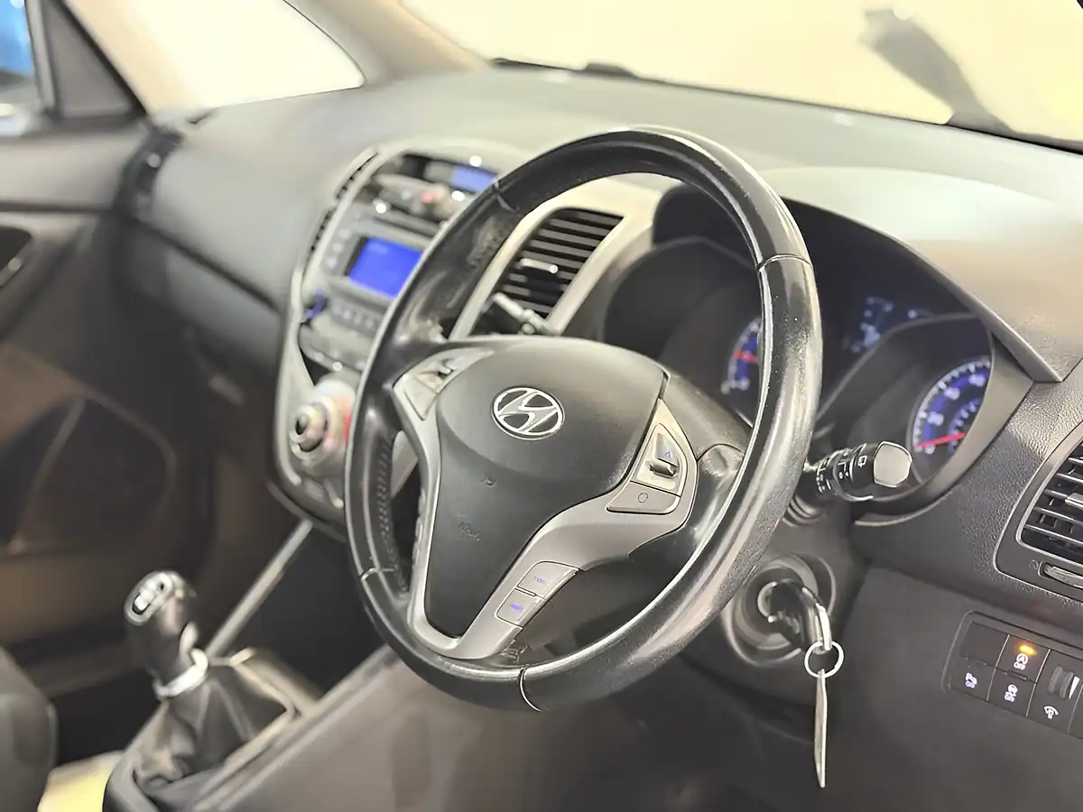 Used 2017 Hyundai Ix20 Se Blue - Interior and Exterior details 18