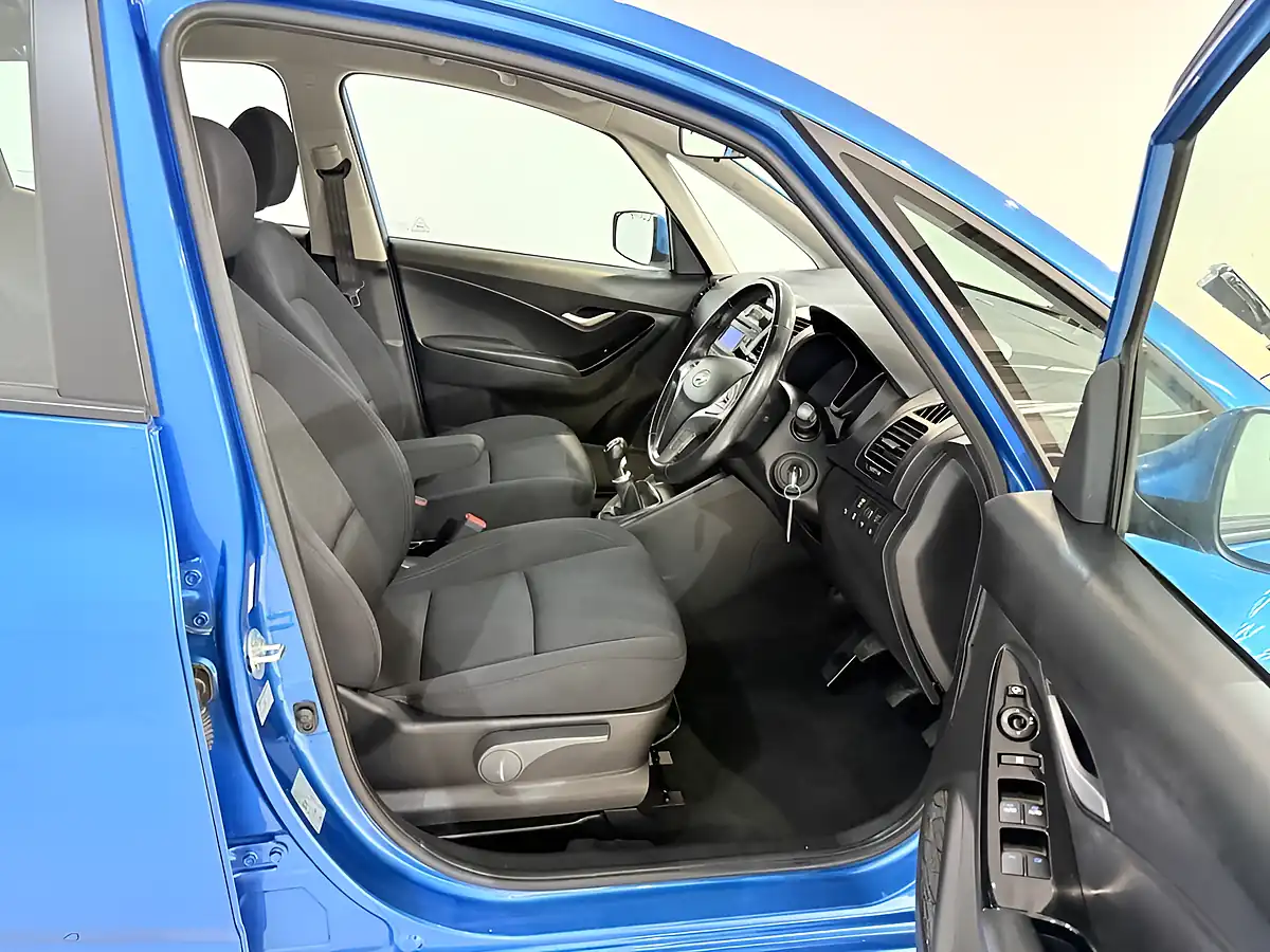 Used 2017 Hyundai Ix20 Se Blue - Interior and Exterior details 9