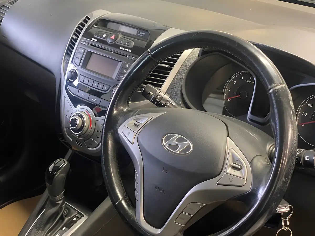 Used 2017 Hyundai Ix20 Se Blue - Interior and Exterior details 10