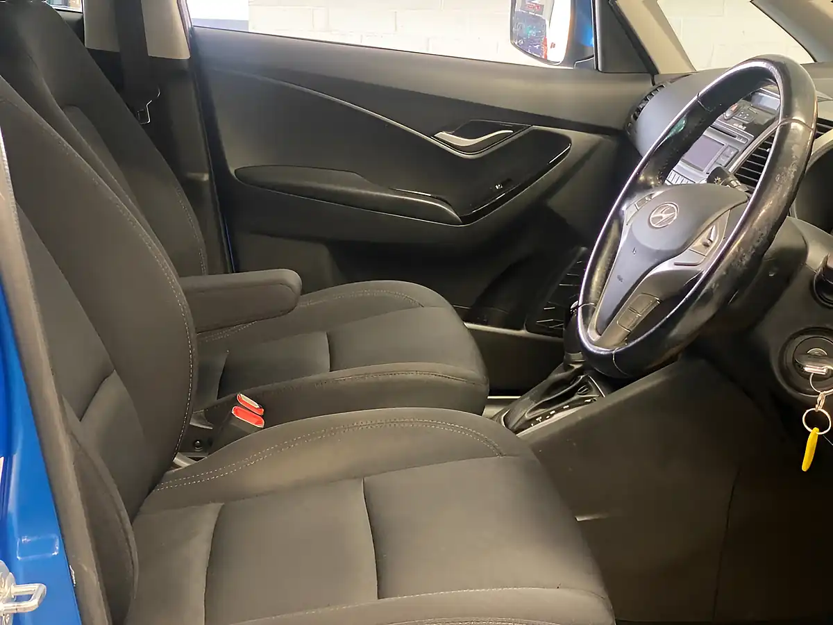 Used 2017 Hyundai Ix20 Se Blue - Interior and Exterior details 11