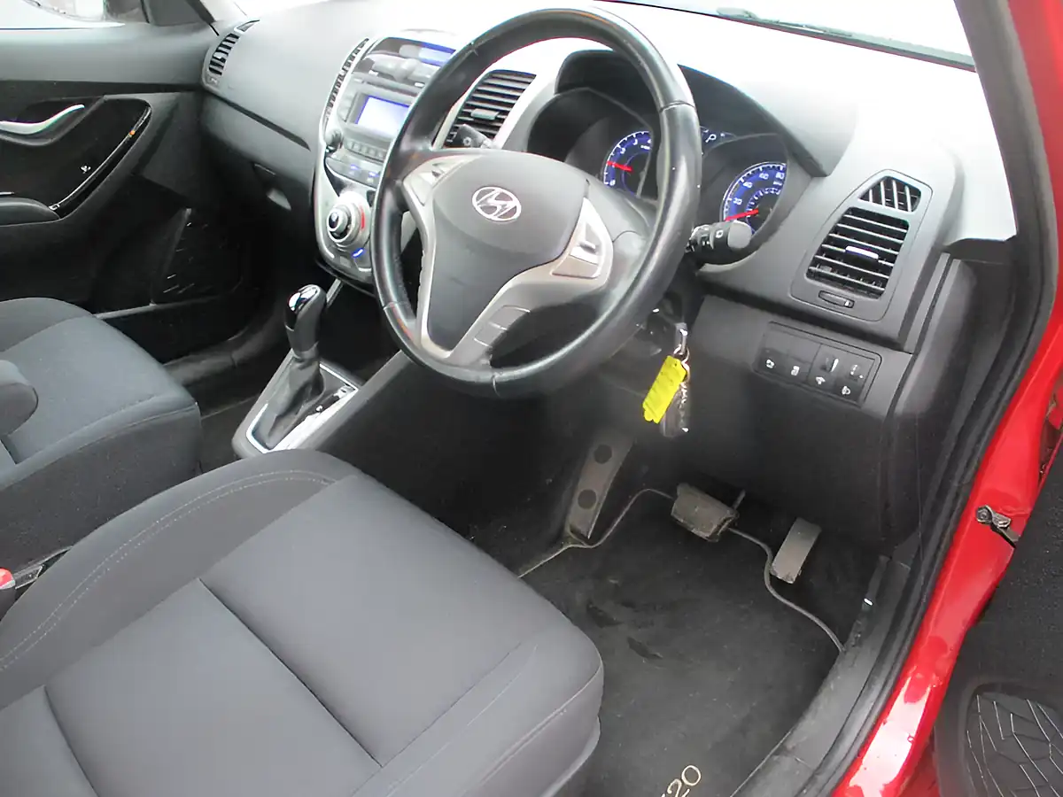 Used 2017 Hyundai ix20 Se Fiery Red - Interior and Exterior details 10