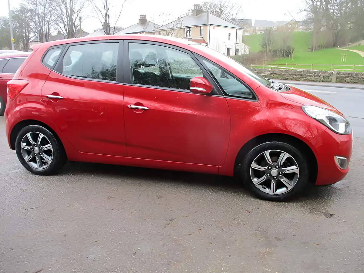Used 2017 Hyundai ix20 Se Fiery Red - Interior and Exterior details 4