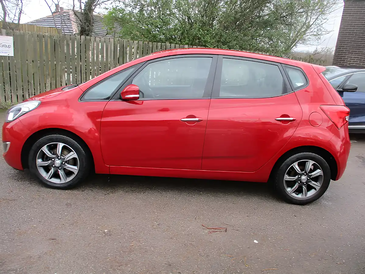 Used 2017 Hyundai ix20 Se Fiery Red - Interior and Exterior details 8