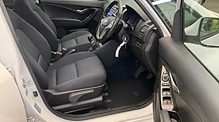Used 2017 Hyundai Ix20 Se Polar White - Interior and Exterior details 6