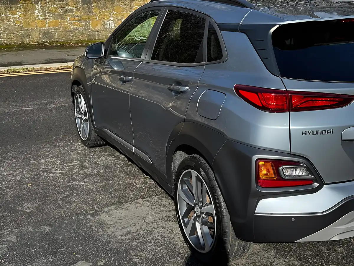 Used 2017 Hyundai Kona Premium Se Lake Silver - Interior and Exterior details 17