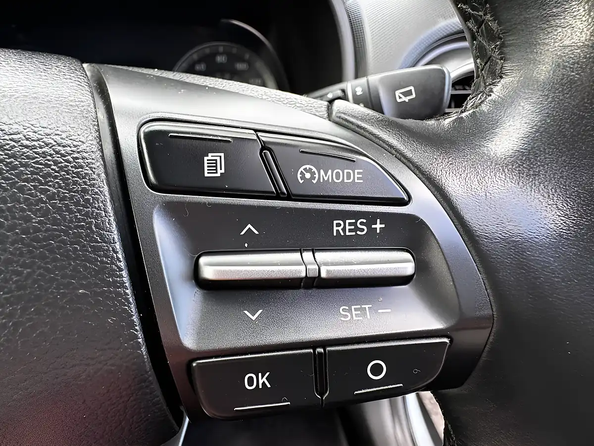 Used 2017 Hyundai Kona Premium Se Lake Silver - Interior and Exterior details 18