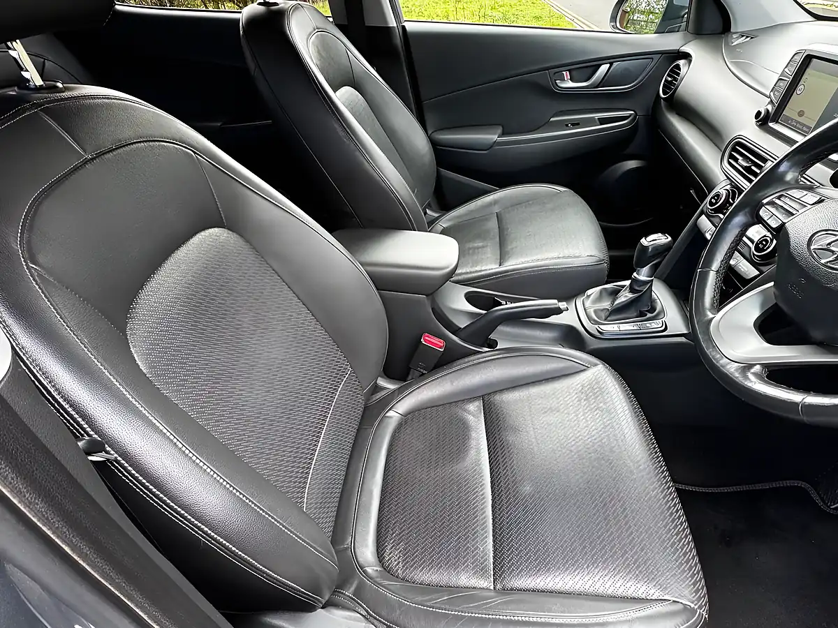Used 2017 Hyundai Kona Premium Se Lake Silver - Interior and Exterior details 6