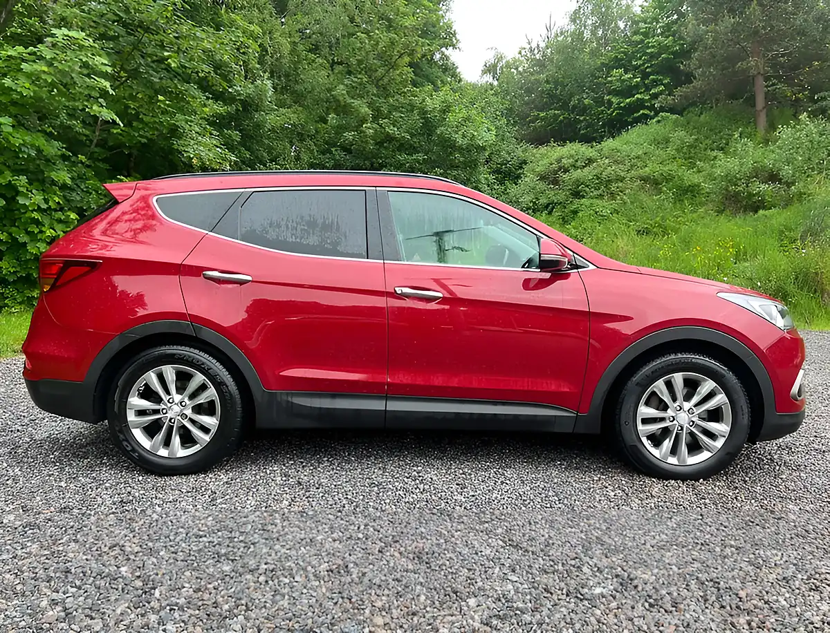 Used 2017 Hyundai Santa Fe Premium Blue Drive Red Merlot - Interior and Exterior details 2