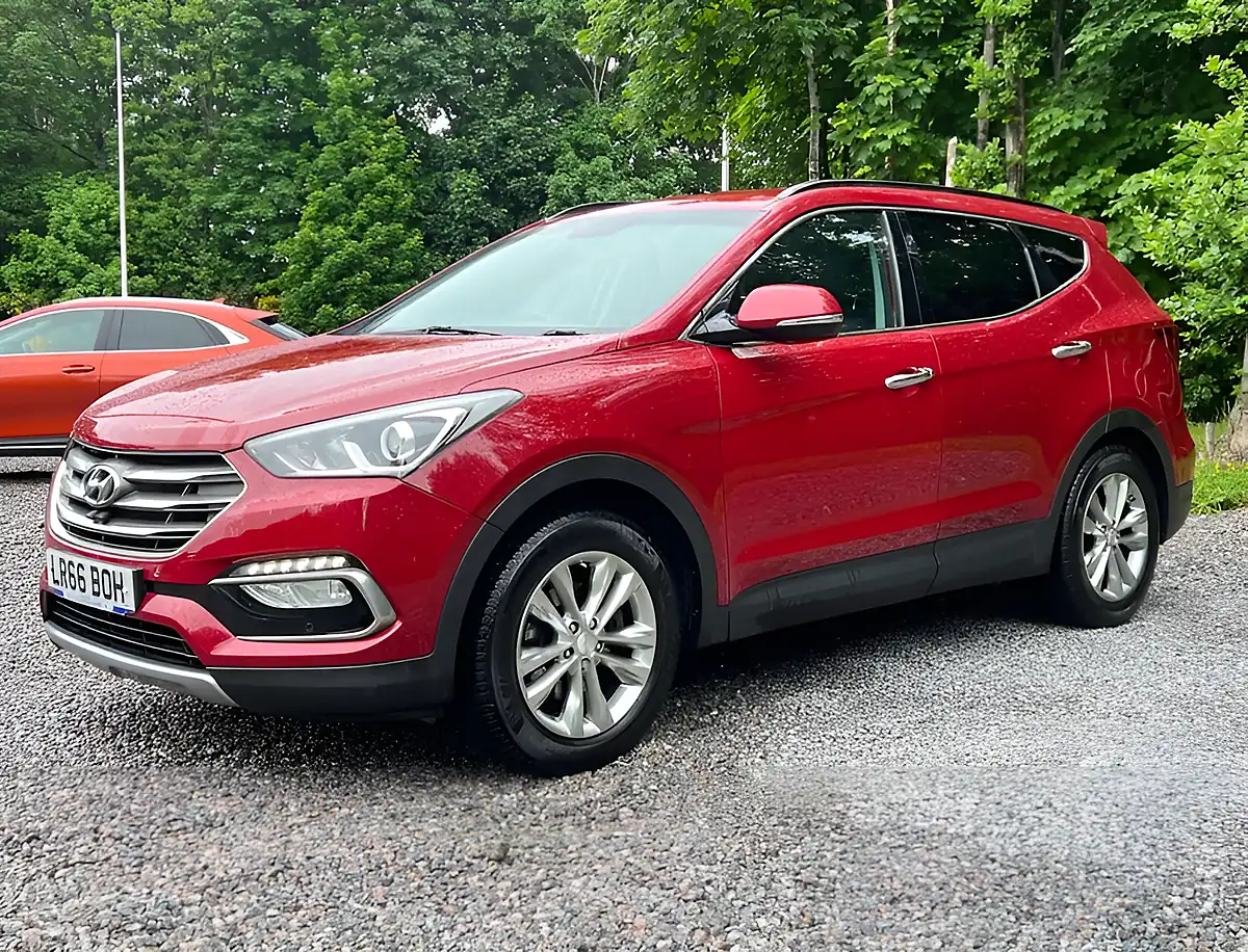 Used 2017 Hyundai Santa Fe Premium Blue Drive Red Merlot - Interior and Exterior details 8