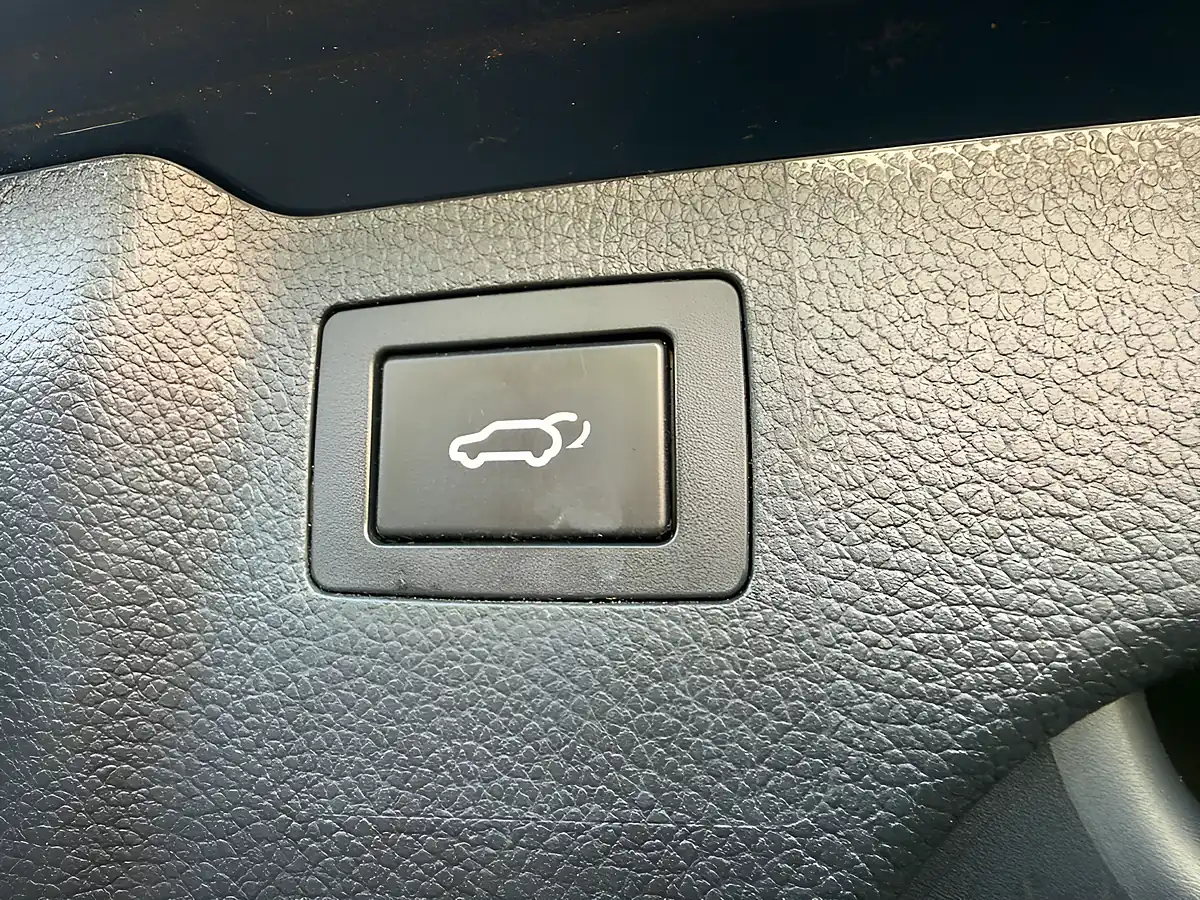Used 2017 Hyundai Santa Fe Premium Se Blue - Interior and Exterior details 10